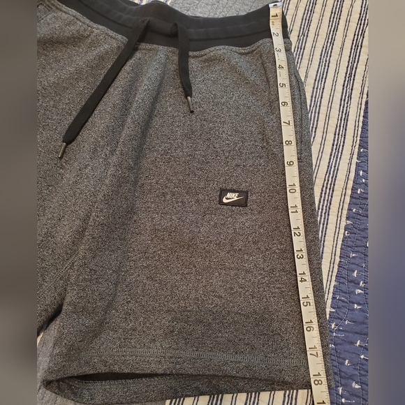 Nike sweatshorts drawstring adjustable size medium in light heathered gray - Picture 3 of 5